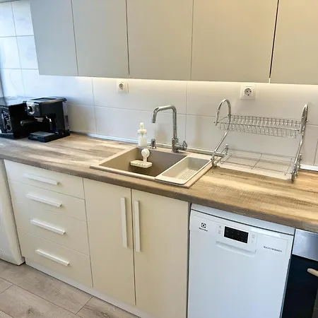 Restful For 4 Guests In Apartment *