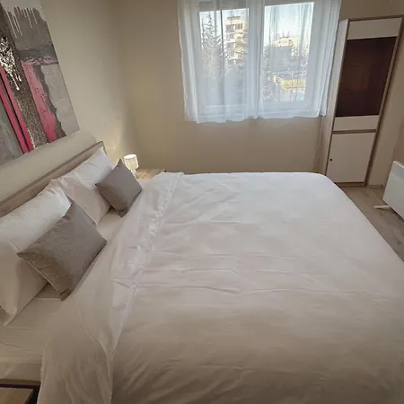 Restful For 4 Guests In Apartment *