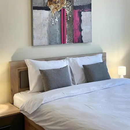 Restful For 4 Guests In Apartment *