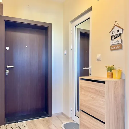 아파트 Restful For 4 Guests In