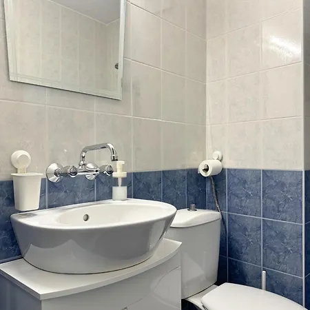 아파트 Restful For 4 Guests In 부르가스